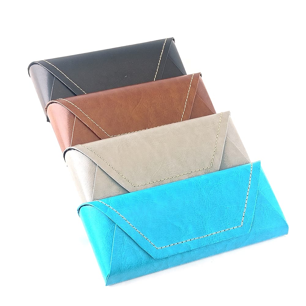 Футляр для очков на магните голубой /0127